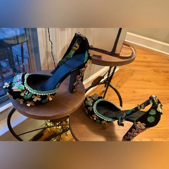 Elegant Black Floral Embellished Heels, size 41 - Picture 13 of 17